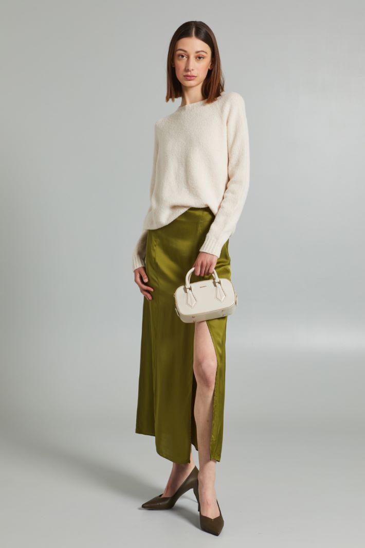 Side-slit satin skirt Intrend