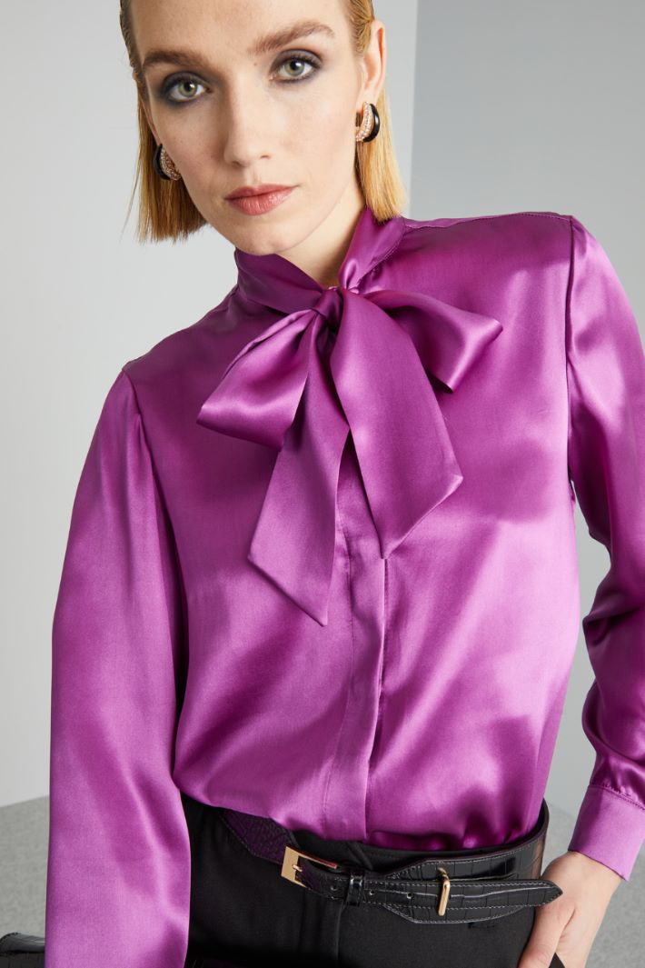 Shirt with pussy-bow collar Intrend - 4