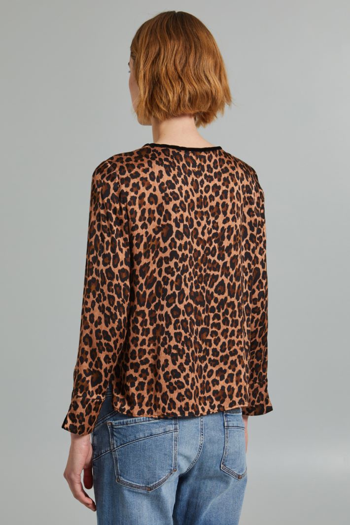 Blouse with velvet details Intrend - 2