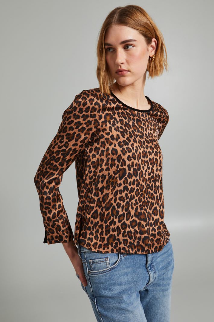 Blouse with velvet details Intrend - 3