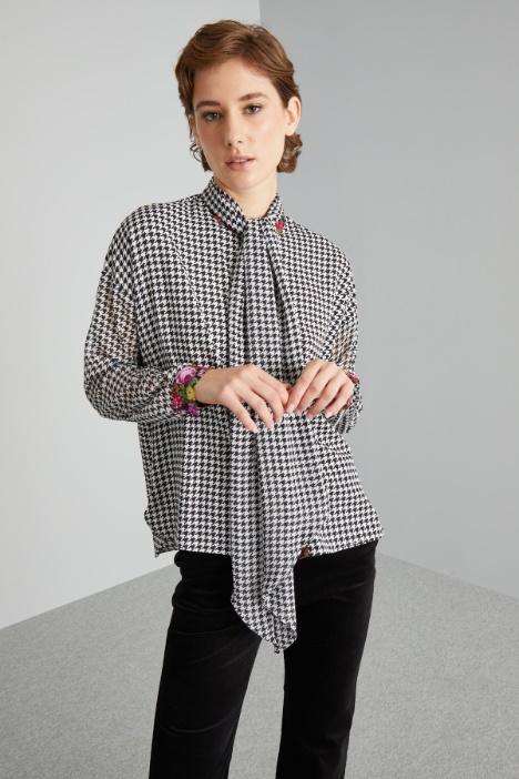 Pussy-bow collar shirt Intrend