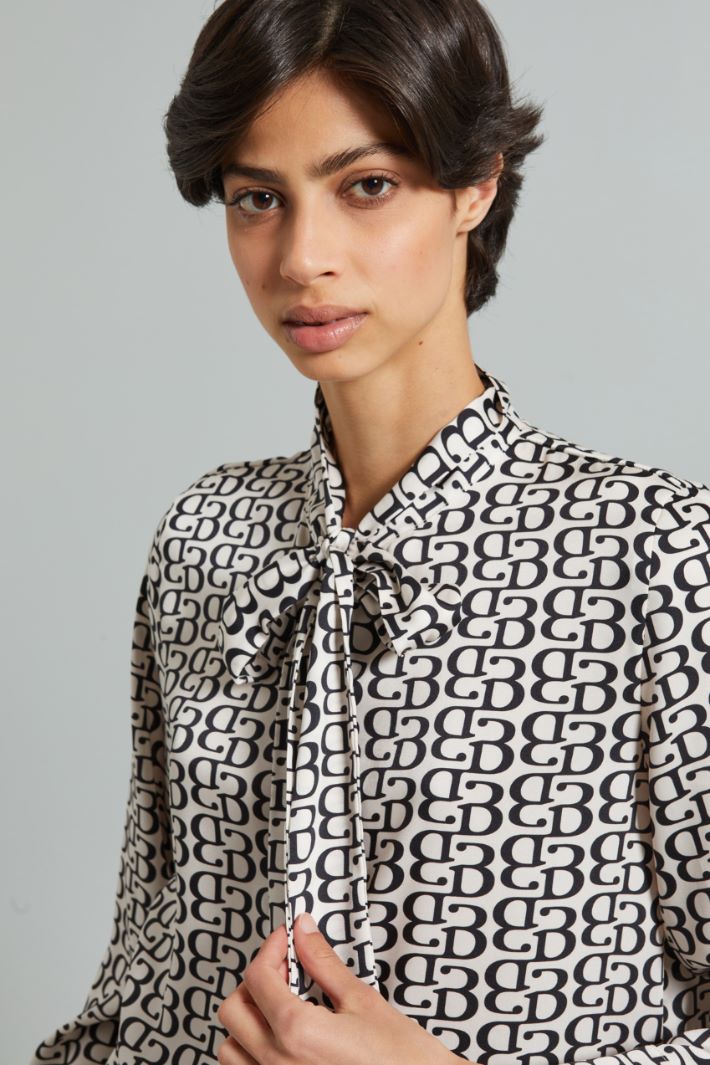 Printed pussy-bow shirt Intrend - 4