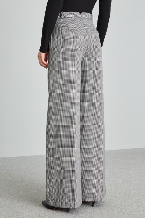 Pantaloni ampi con pinces