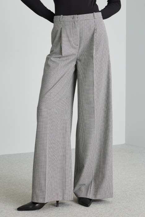 Pantaloni ampi con pinces