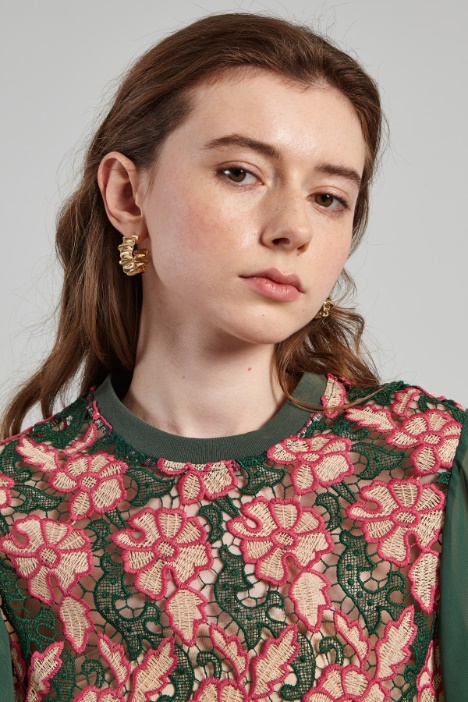 Top in pizzo e georgette