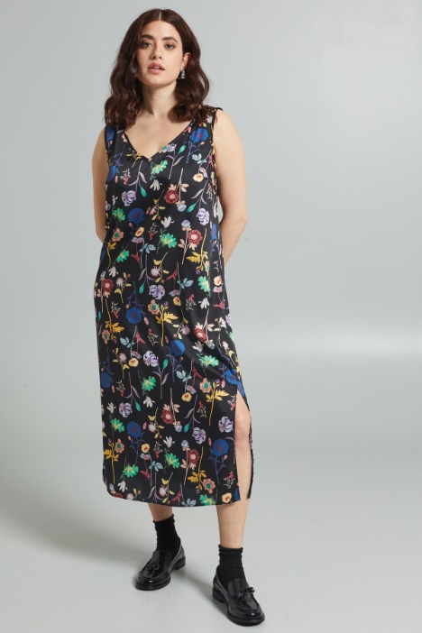 Abito smanicato con spacco