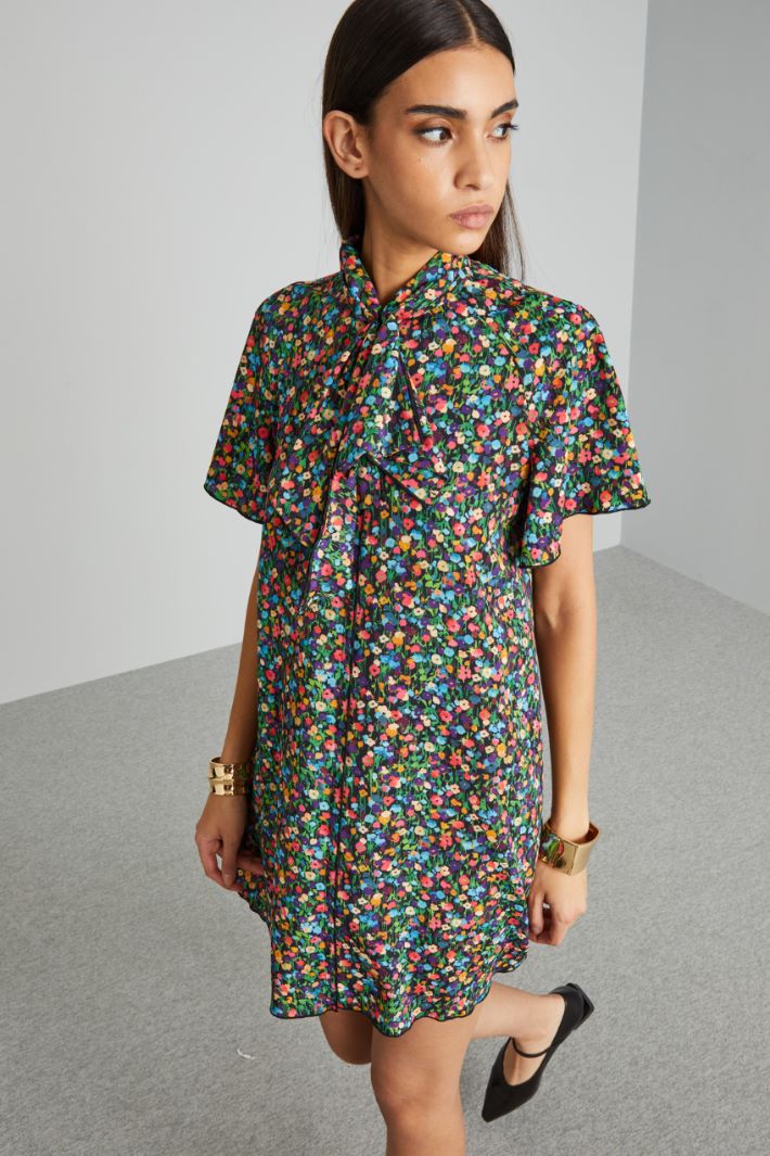 Short patterned crepe dress Intrend - 3