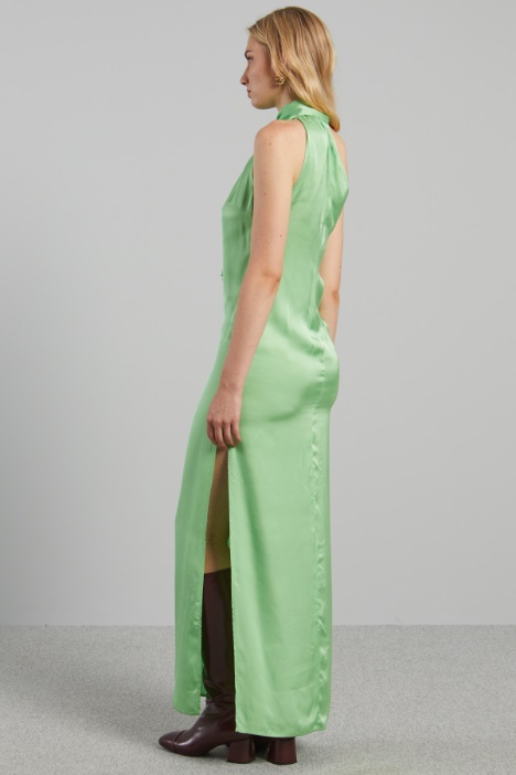 Abito con collo a foulard