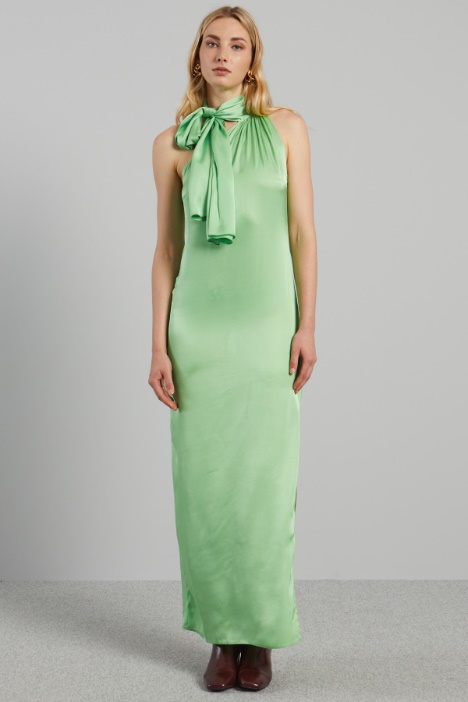 Abito con collo a foulard