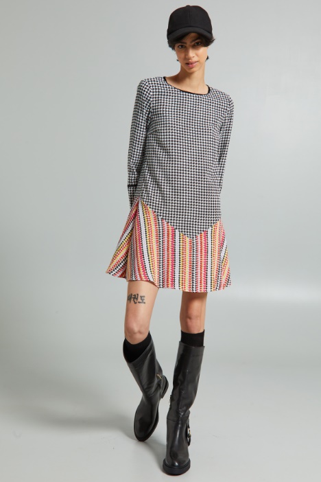 Abito con polsini alti