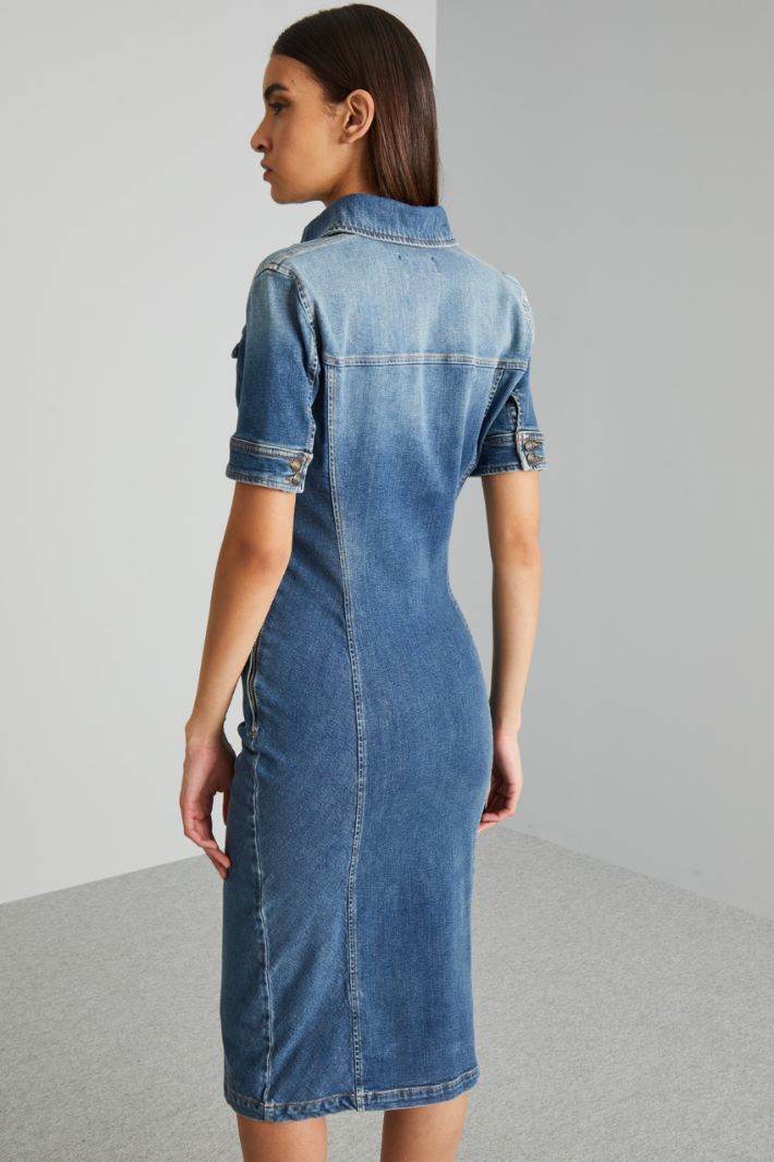 Fitted denim dress Intrend - 2