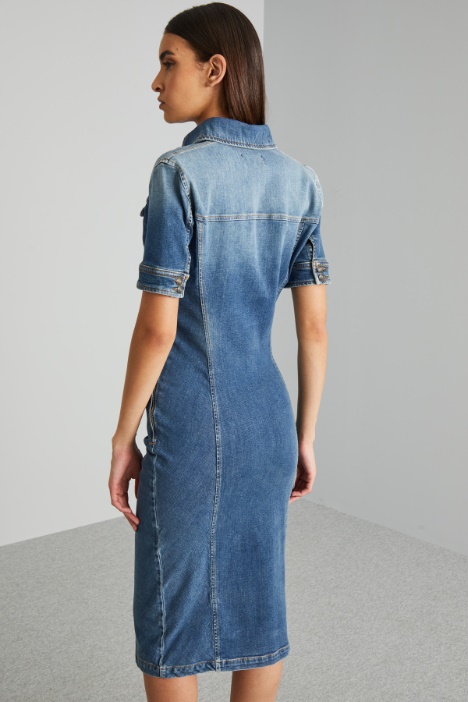Abito aderente in denim