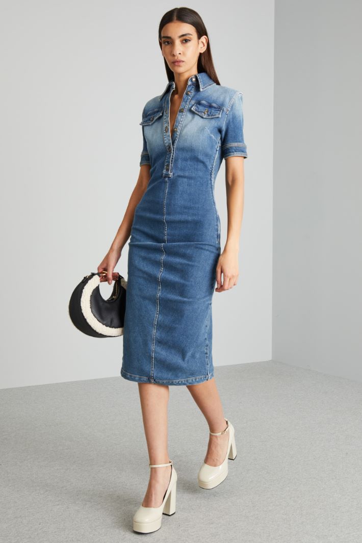 Fitted denim dress Intrend