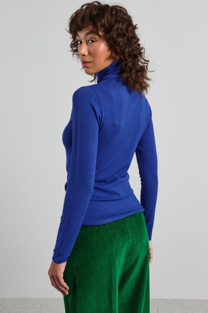 Turtleneck top with rolled hem Intrend - 2