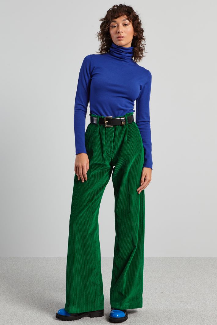 Turtleneck top with rolled hem Intrend