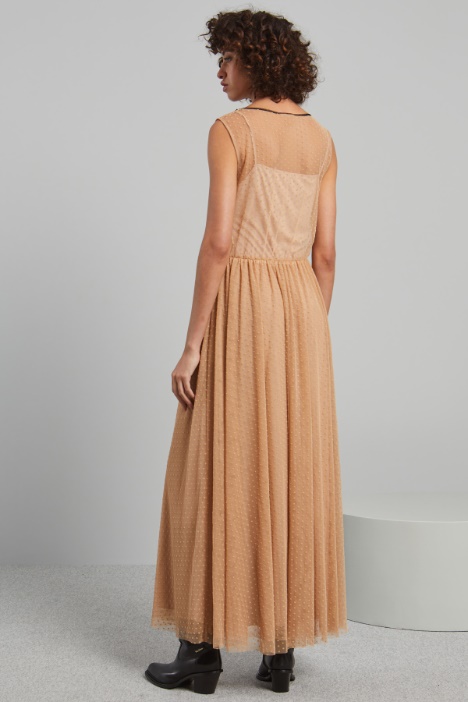 Abito lungo in tulle plumetis