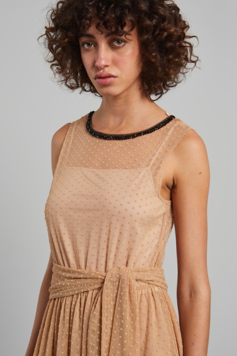 Abito lungo in tulle plumetis