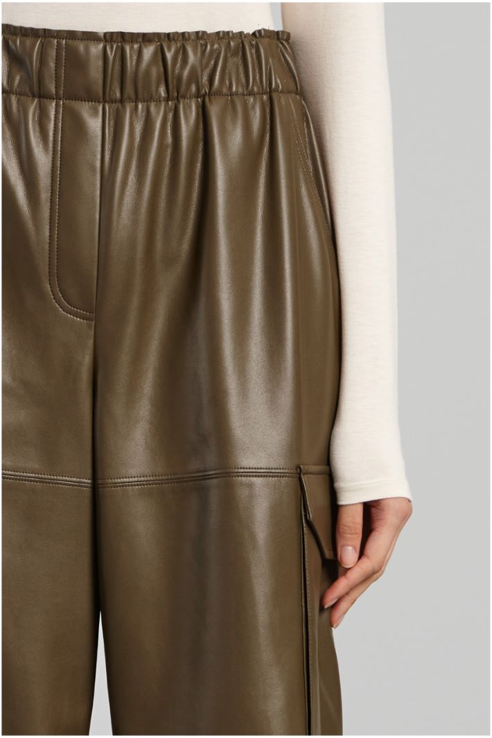 Faux leather cargo trousers Intrend - 4