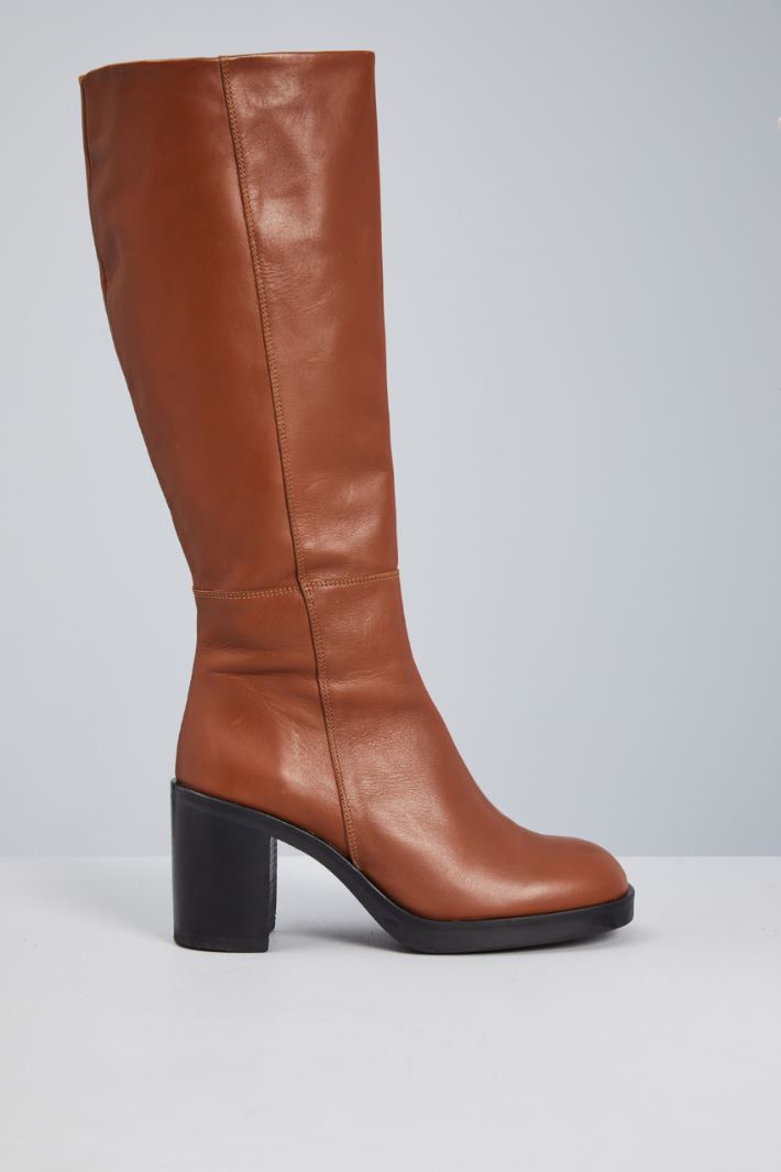 Square heel boots Intrend