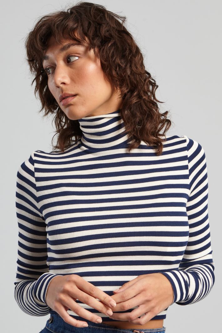 Cropped turtleneck Intrend - 4