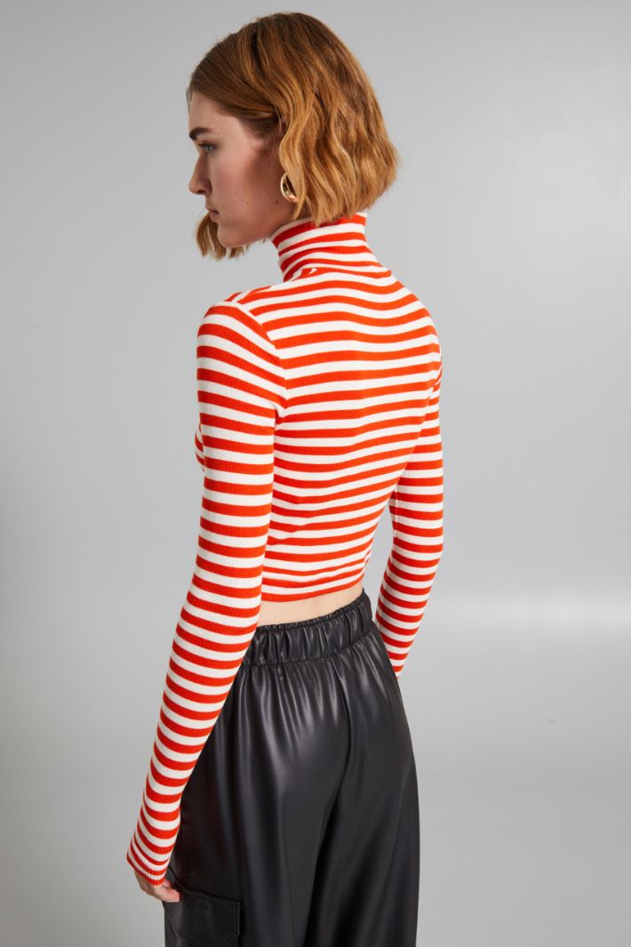 Cropped turtleneck Intrend - 2