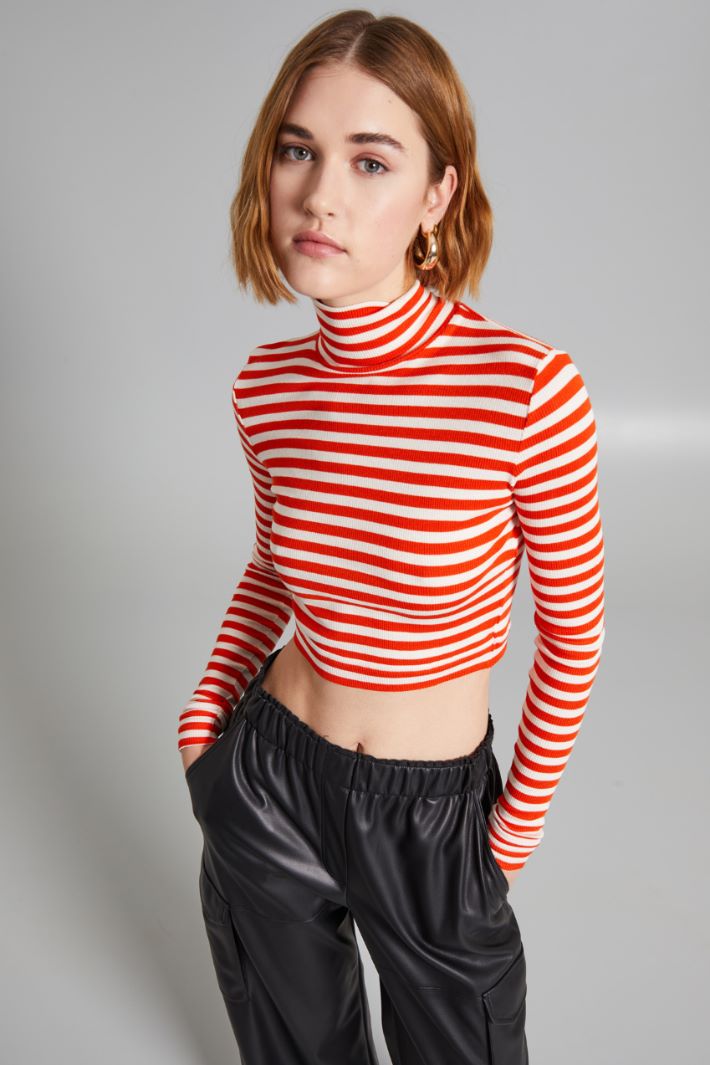 Cropped turtleneck Intrend - 3