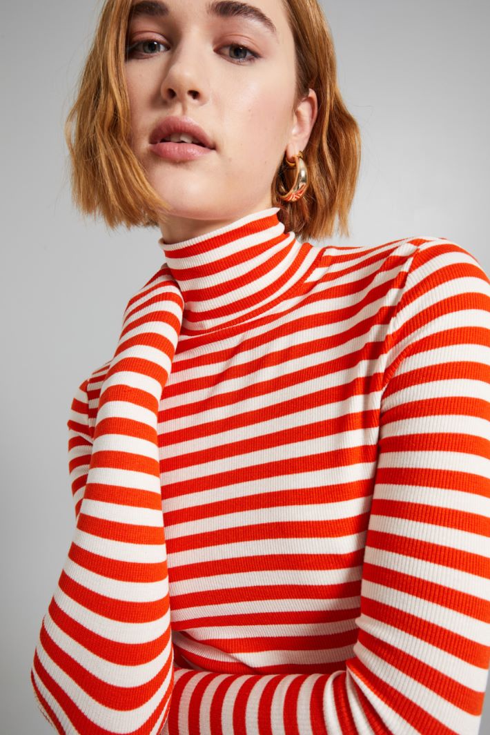 Cropped turtleneck Intrend - 4