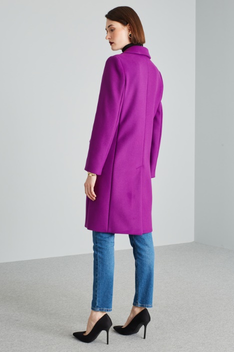 Cappotto con bottone singolo