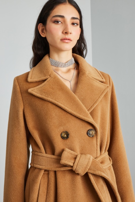 Cappotto con maxi rever