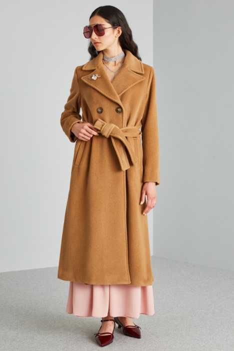 Coat with maxi lapels Intrend