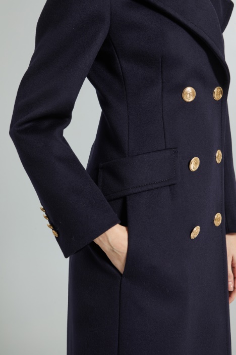 Cappotto con bottoni in metallo