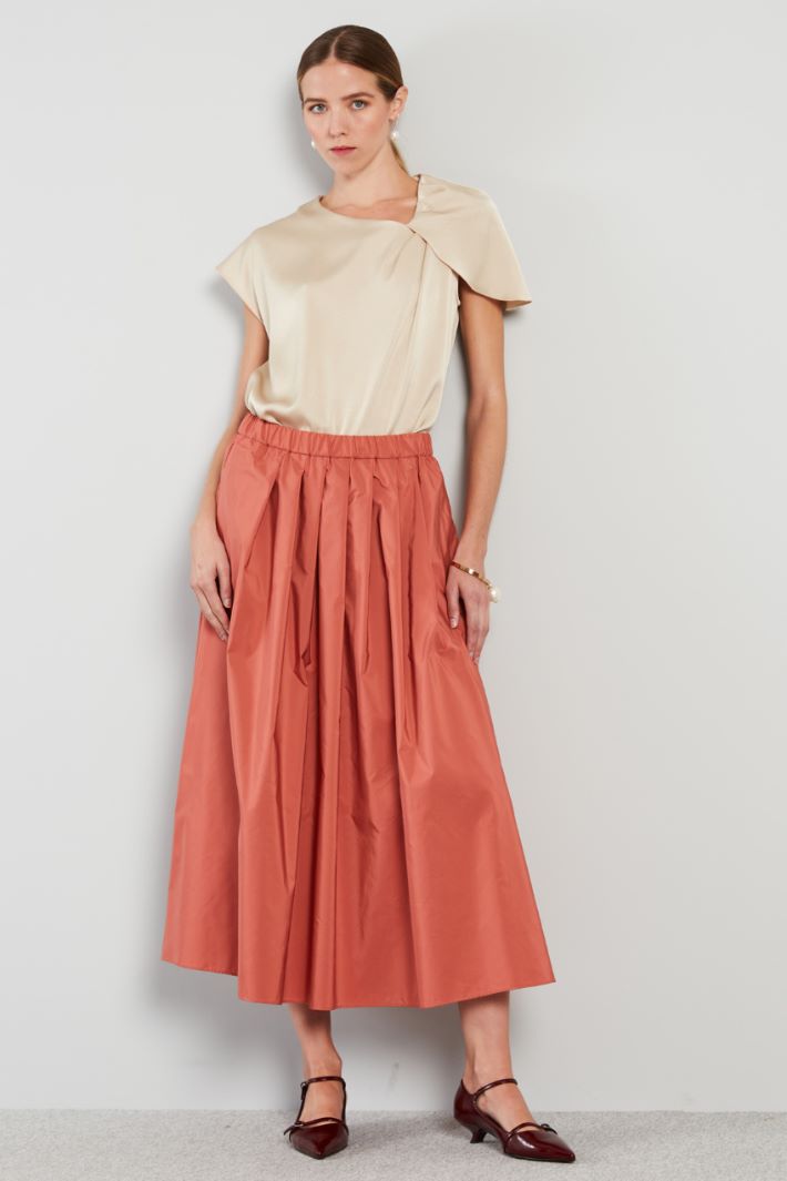 Full skirt in lamé taffeta Intrend