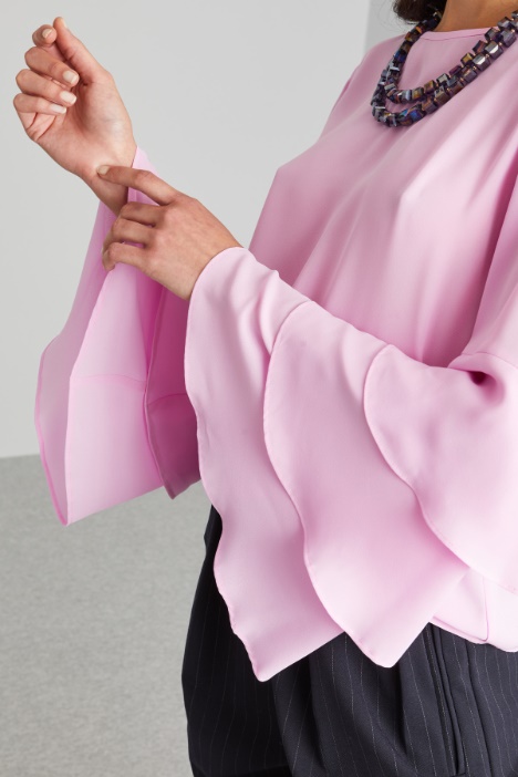 Blusa con maniche a campana