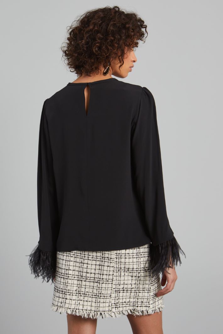 Feather-embellished blouse Intrend - 2