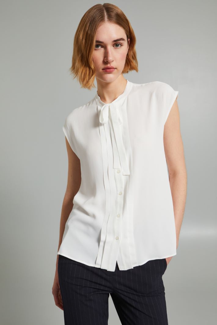 Sleeveless blouse Intrend - 3