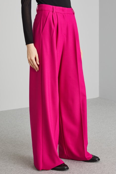 Pantaloni con pieghe in vita