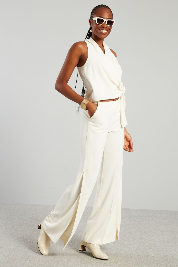 Trousers with slits Intrend