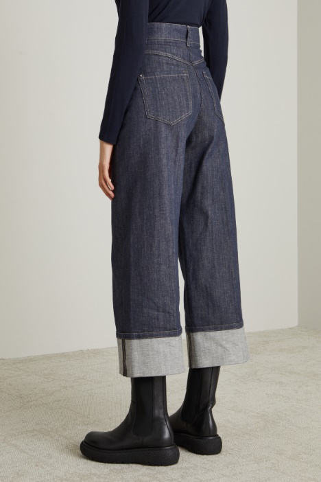 Pantaloni cropped con risvolto