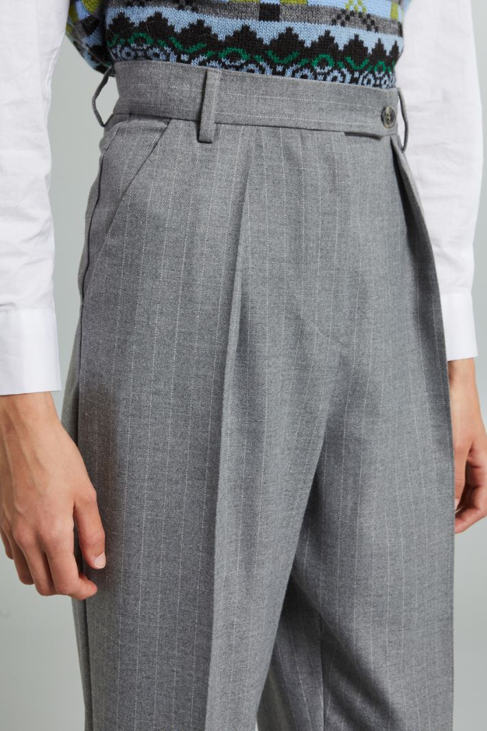 Pinstriped carrot trousers Intrend - 4