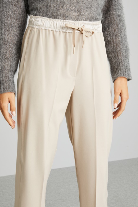 Pantaloni con cintone in raso