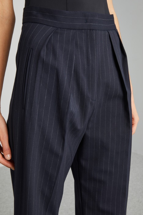 Pantaloni carrot in saglia