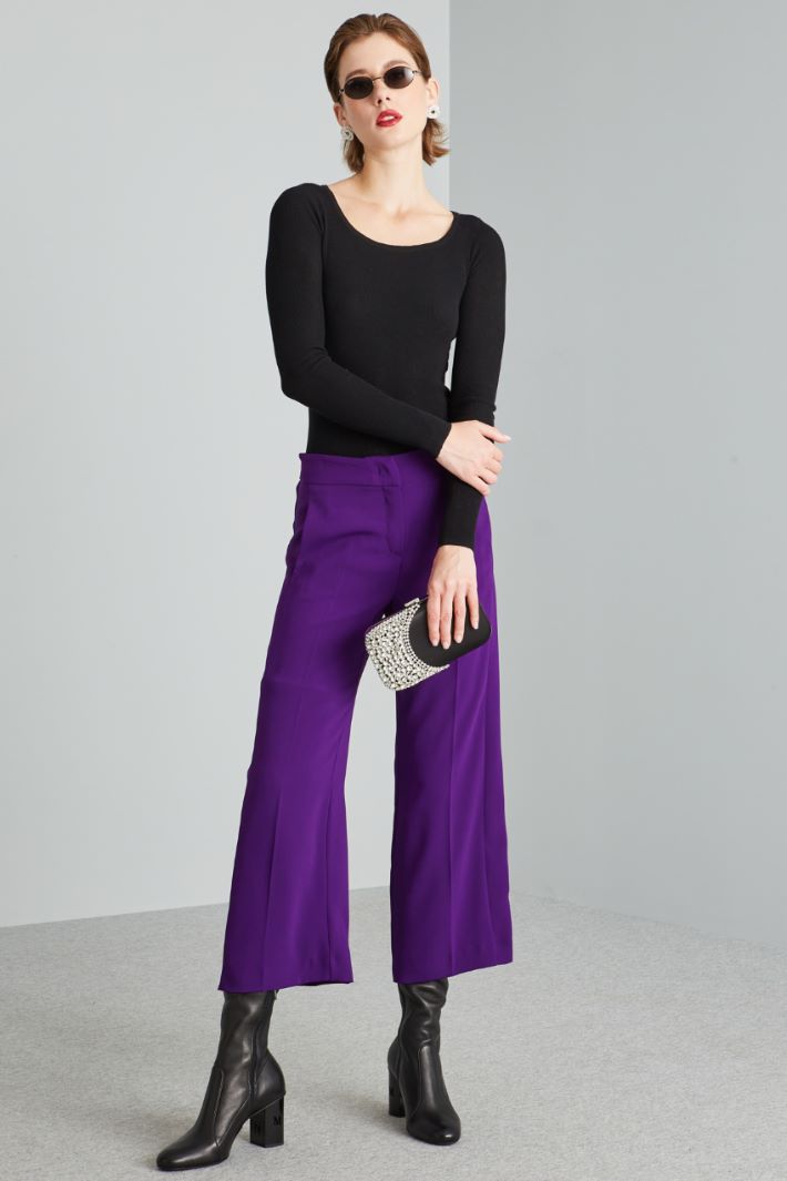 Pantaloni cropped flare Intrend