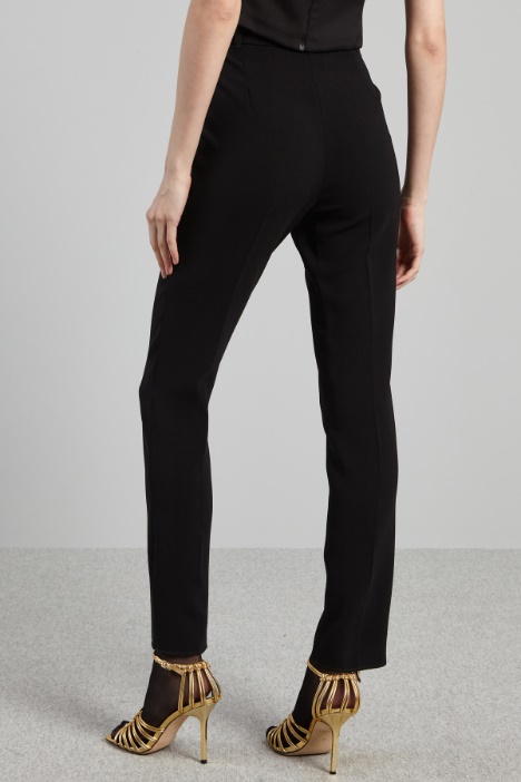 Pantalón con raya planchada