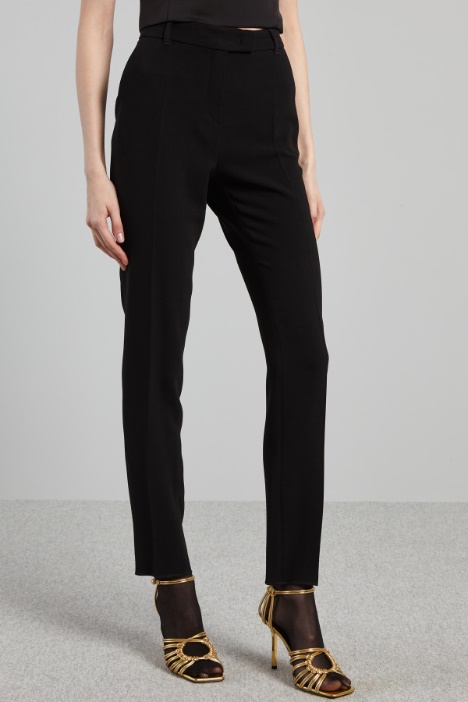 Pantalón con raya planchada