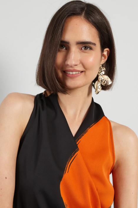 Top con scollo all'americana