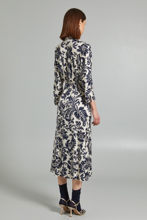 Abito con catenina decorativa