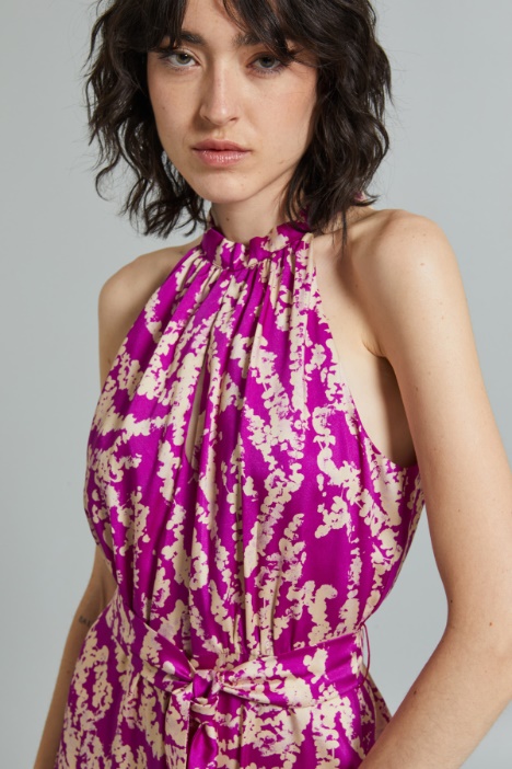 Abito con scollo all'americana