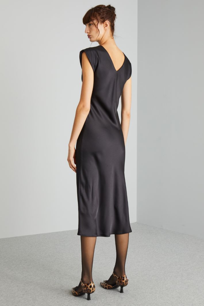 Midi satin dress Intrend - 2