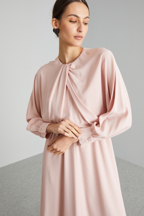 Abito con corpino drappeggiato