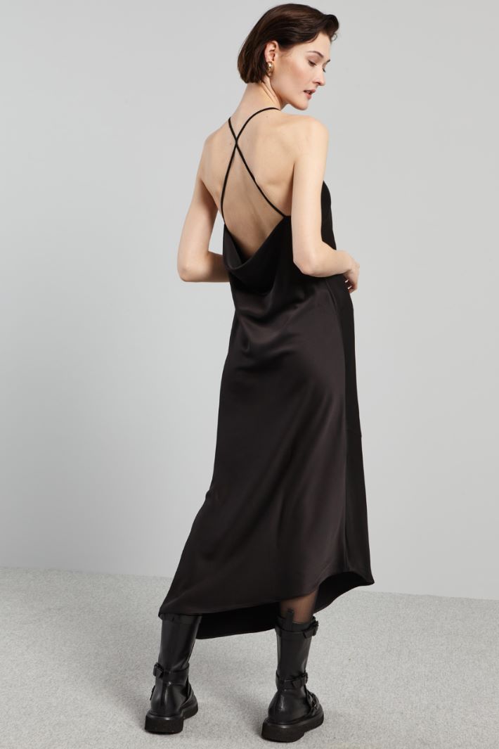 Asymmetric satin dress Intrend - 2